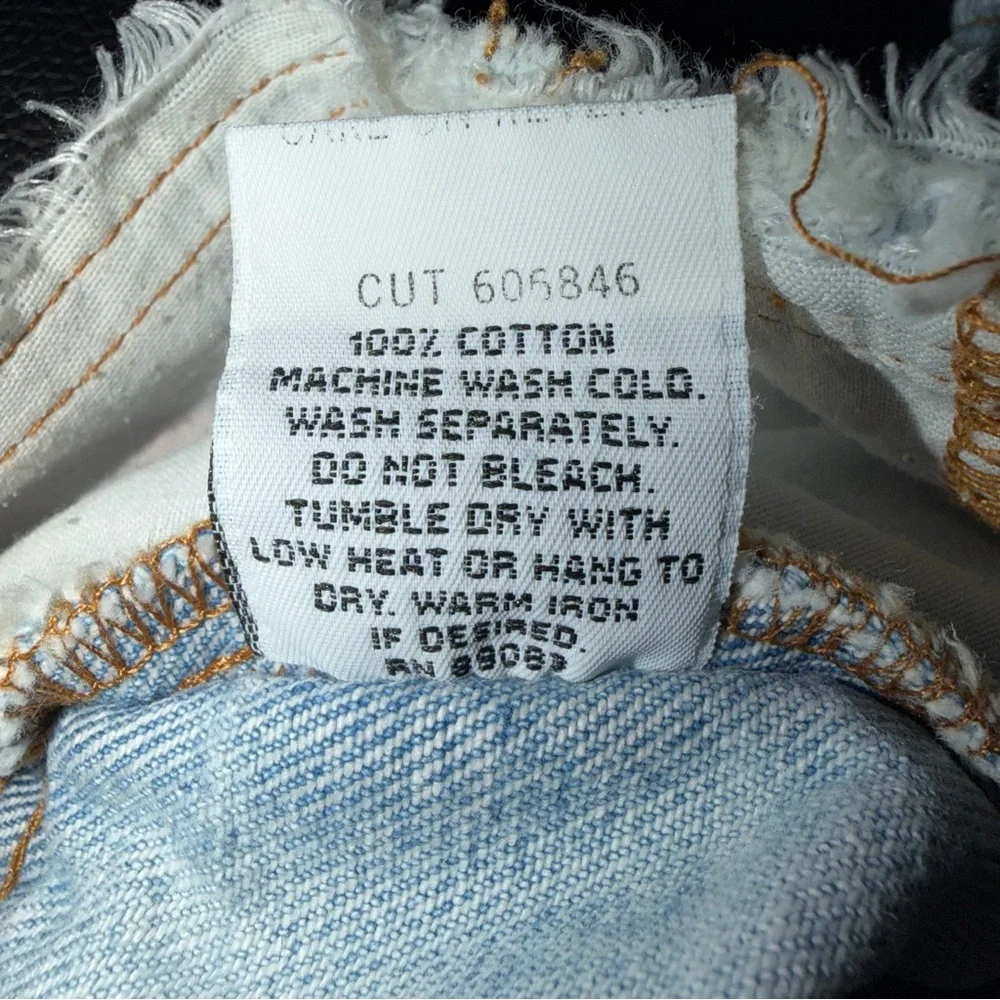 Vintage L.E.I. Embroidered Denim Shorts - Picture 3 of 4
